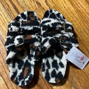 Secret Treasures Plush Sherpa Sandals Slippers Leopard Animal Print Size 6